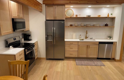 Ronald Cabina | Cozy 2-bedroom cabin in charming Ronald with WiFi, AC