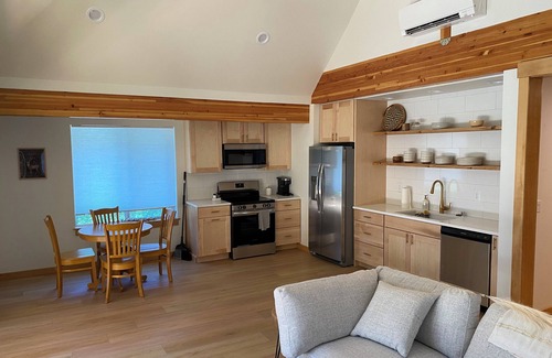 Ronald Cabina | Cozy 2-bedroom cabin in charming Ronald with WiFi, AC