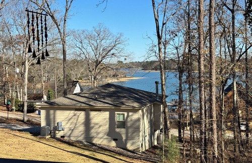 Eclectic Cabina | Cozy 2-bedroom cabin near Lake Martin