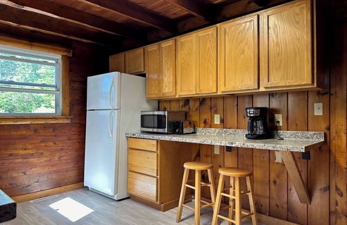 West Dover Cabina | Cozy 2-bedroom cabin near Mount Snow 3 min drive