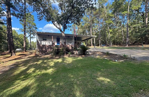 Brookeland Cabina | Cozy 2-Bedroom Cabin in the Heart of Rayburn Country Resort