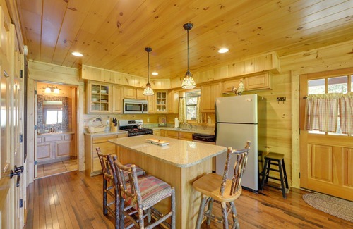 Bryson City Cabina | Cozy 2-bedroom cabin w/Mountain Views!!