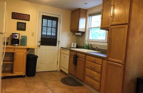 Green Tree Casa | Cozy 2-bedroom Cape Cod - Pittsburgh City-Line