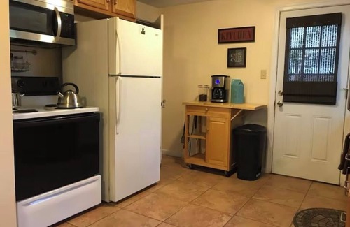 Green Tree Casa | Cozy 2-bedroom Cape Cod - Pittsburgh City-Line