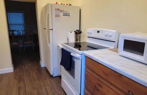 Barrio Hollywood Casa | Cozy 2 bedroom Casita with private fenced in yard