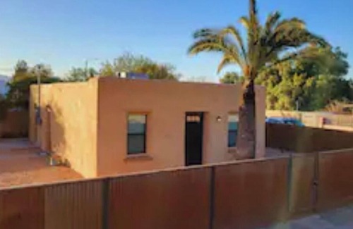 Barrio Hollywood Casa | Cozy 2 bedroom Casita with private fenced in yard