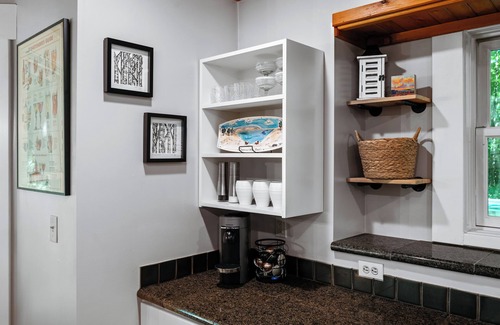 Traverse City Cabaña | Cozy 2-bedroom cottage - PET FRIENDLY