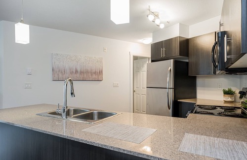 Abbotsford Apartamento | Cozy 2 bedroom Condo - walking distance to down town Abby. Dog Friendly!