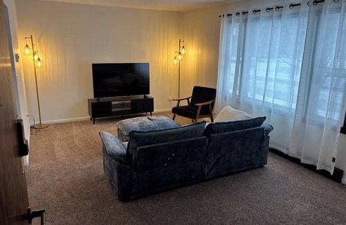 Grand Forks Condominio | Cozy 2-bedroom condo with WiFi, AC in welcoming Grand Forks