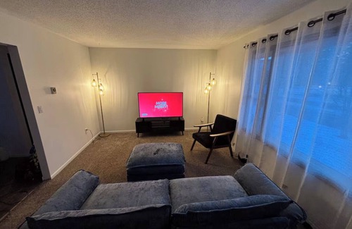 Grand Forks Condominio | Cozy 2-bedroom condo with WiFi, AC in welcoming Grand Forks