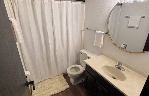 Grand Forks Condominio | Cozy 2-bedroom condo with WiFi, AC in welcoming Grand Forks
