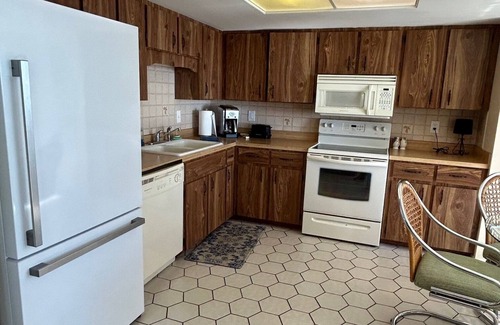 Lake Placid Condominio | Cozy 2-bedroom condo with dock access - Lake front on Lake June!
