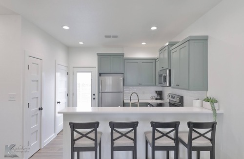 Abilene Condominio | Cozy 2-bedroom condo in Abilene with WiFi, AC & Garage