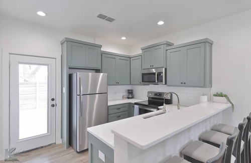 Abilene Condominio | Cozy 2-bedroom condo in Abilene with WiFi, AC & Garage