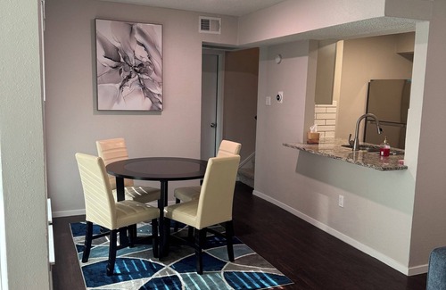 Vickery Meadow Condominio | Cozy 2-bedroom condo in terrific Dallas with AC, WiFi etc.