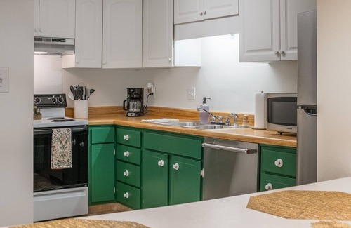 Vestavia Hills Condominio | Cozy 2-bedroom condo in the heart of Homewood/Vestavia, minutes from Samford/UAB