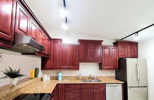 Biggar Condominio | Cozy 2-bedroom condo in gorgeous Fort Myers with WiFi, AC