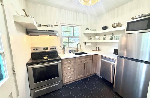 Greensboro Condominio | Cozy 2-bedroom condo with WiFi, AC in fantastic Greensboro