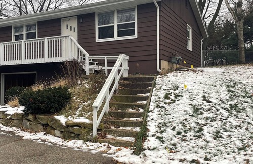 Janesville Condominio | Cozy 2-bedroom condo in charming Janesville with AC