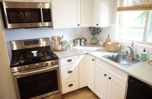 Downtown Riverside Condominio | Cozy 2-bedroom condo in peaceful Riverside - Entire Place