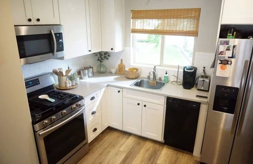 Downtown Riverside Condominio | Cozy 2-bedroom condo in peaceful Riverside - Entire Place