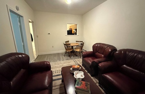 Allston Condominio | Cozy 2-bedroom condo with AC, WiFi in brilliant Boston/Allston & Private Parking