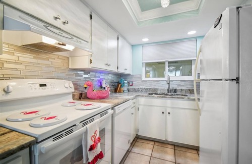Hudson Condominio | Cozy 2-bedroom condo with heated pool, fitness room, game room, Gulf Front