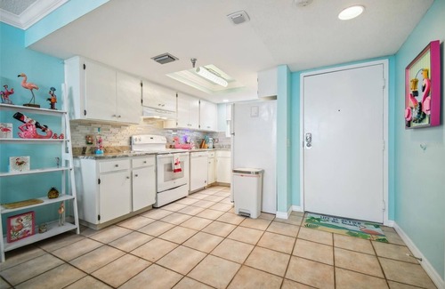 Hudson Condominio | Cozy 2-bedroom condo with heated pool, fitness room, game room, Gulf Front