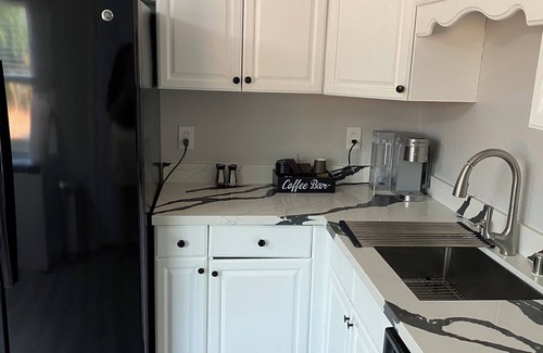 Arden-Arcade Apartamento | Cozy 2-bedroom corporate apartment in lovely Sacramento with AC, WiFi , 2