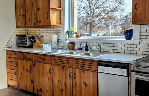 Quakertown Cabaña | Cozy 2-bedroom cottage mins from Lake Nockamixon and Lake Towhee.