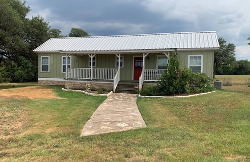 Round Top Casa | Cozy 2 Bedroom Cottage - 3/4 Mile to Round Top Center!