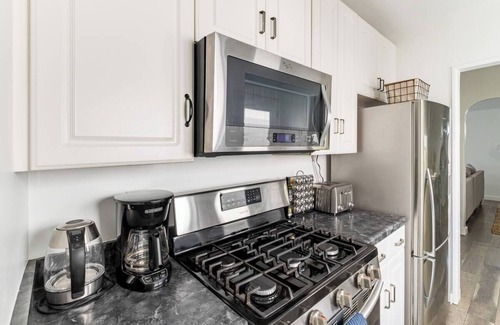 Middletown Cabaña | Cozy 2 Bedroom Cottage with Bay View