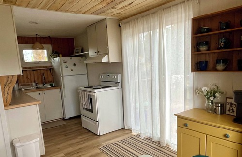 O'Leary Cabaña | Cozy 2-bedroom cottage in lovely Mill River East with WiFi, AC