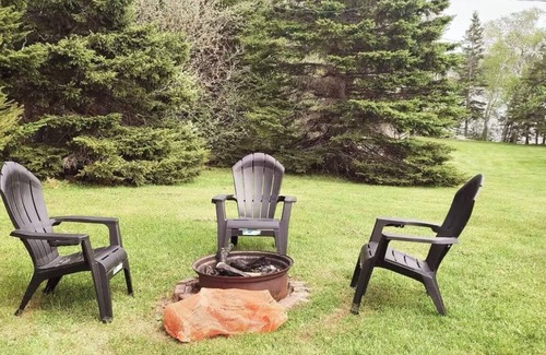 O'Leary Cabaña | Cozy 2-bedroom cottage in lovely Mill River East with WiFi, AC