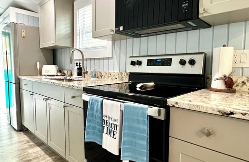 Key West Historic District Cabaña | Cozy 2-bedroom cottage in Old Town Key West, with shared pool