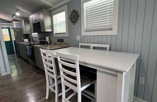 Key West Historic District Cabaña | Cozy 2-bedroom cottage in Old Town Key West, with shared pool