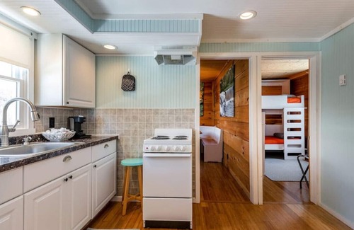 Lakeside Cabaña | Cozy 2-bedroom Cottage with Access to Bantam Lake