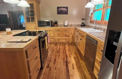 Topton Cabaña | Cozy 2-bedroom cottage. with a beautiful mountain view in lovely Nantahala, NC.
