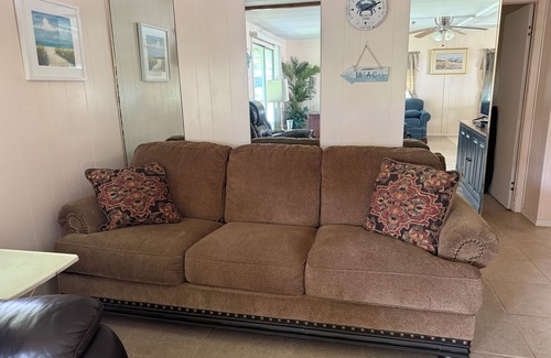 Vero Beach Casa | Cozy 2-bedroom double-wide home in charming Vero Beach with AC
