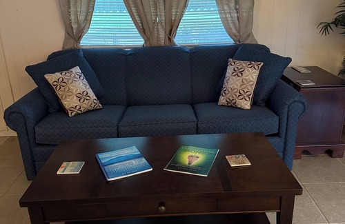 Vero Beach Casa | Cozy 2-bedroom double-wide home in charming Vero Beach with AC