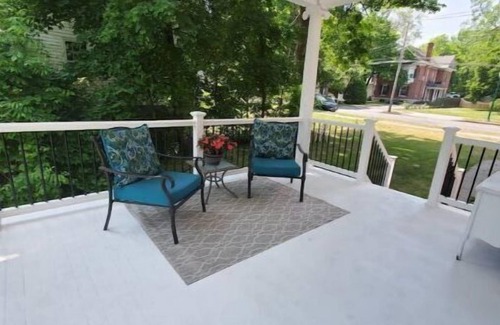 Auburn Casa | Cozy 2 bedroom, downtown, free parking, FIOS
