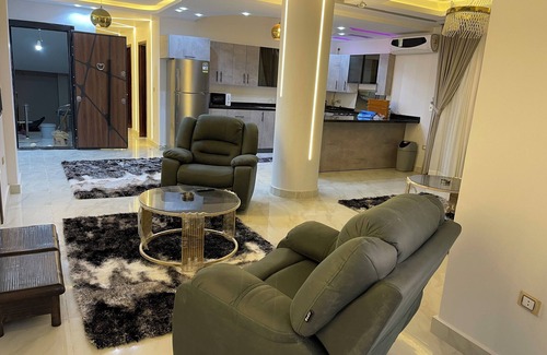 6th of October City Apartamento | Cozy 2-bedroom apartment in wonderful Giza Governorate with AC, WiFi