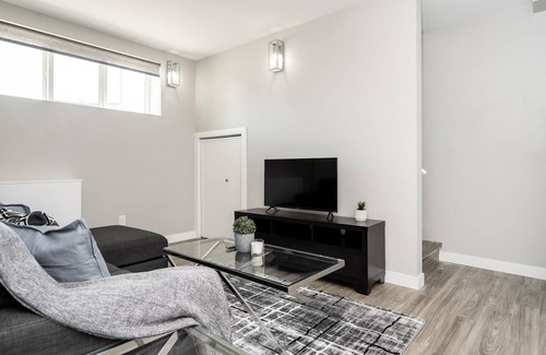 Winnipeg Casa | Cozy 2 Bedroom | French Sector | Minutes From DT