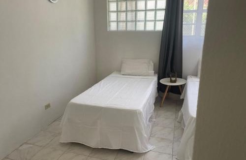 Gibbons Boggs Apartamento | Cozy 2 Bedroom Furnished Apartment, Oistins Ch Ch