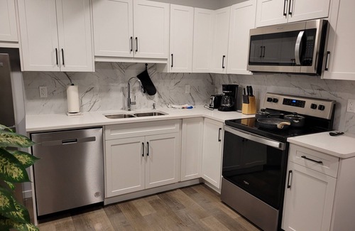 Southeast Calgary Apartamento | Cozy 2 bedroom Guest Suite in Calgary- Family friendly!