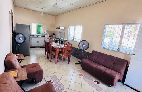 Izabal Casa | Cozy 2-bedroom house in welcoming Puerto Barrios with AC