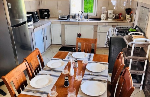 Izabal Casa | Cozy 2-bedroom house in welcoming Puerto Barrios with AC