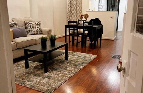 Graduate Hospital Casa | Cozy 2-Bedroom home near Rittenhouse area