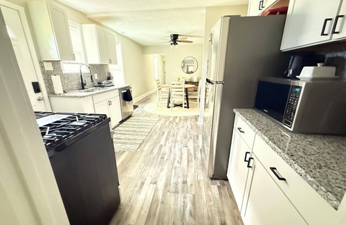 Uptown Casa | Cozy 2 bedroom Home by St. Jude & I-40. Downtown-Memphis