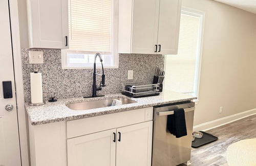 Uptown Casa | Cozy 2 bedroom Home by St. Jude & I-40. Downtown-Memphis